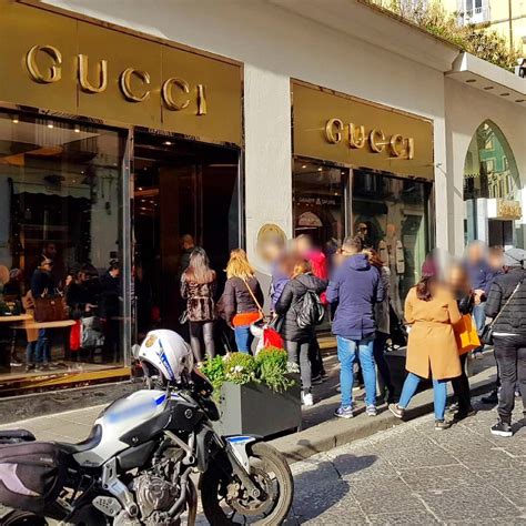 negozi che vendono gucci a napoli|Gucci a Napoli in Via Calabritto, 4: ⏰ orari e ☎ telefono.